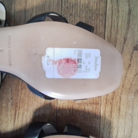 Pour LA Victoire sandals size 6. - Picture 8 of 8